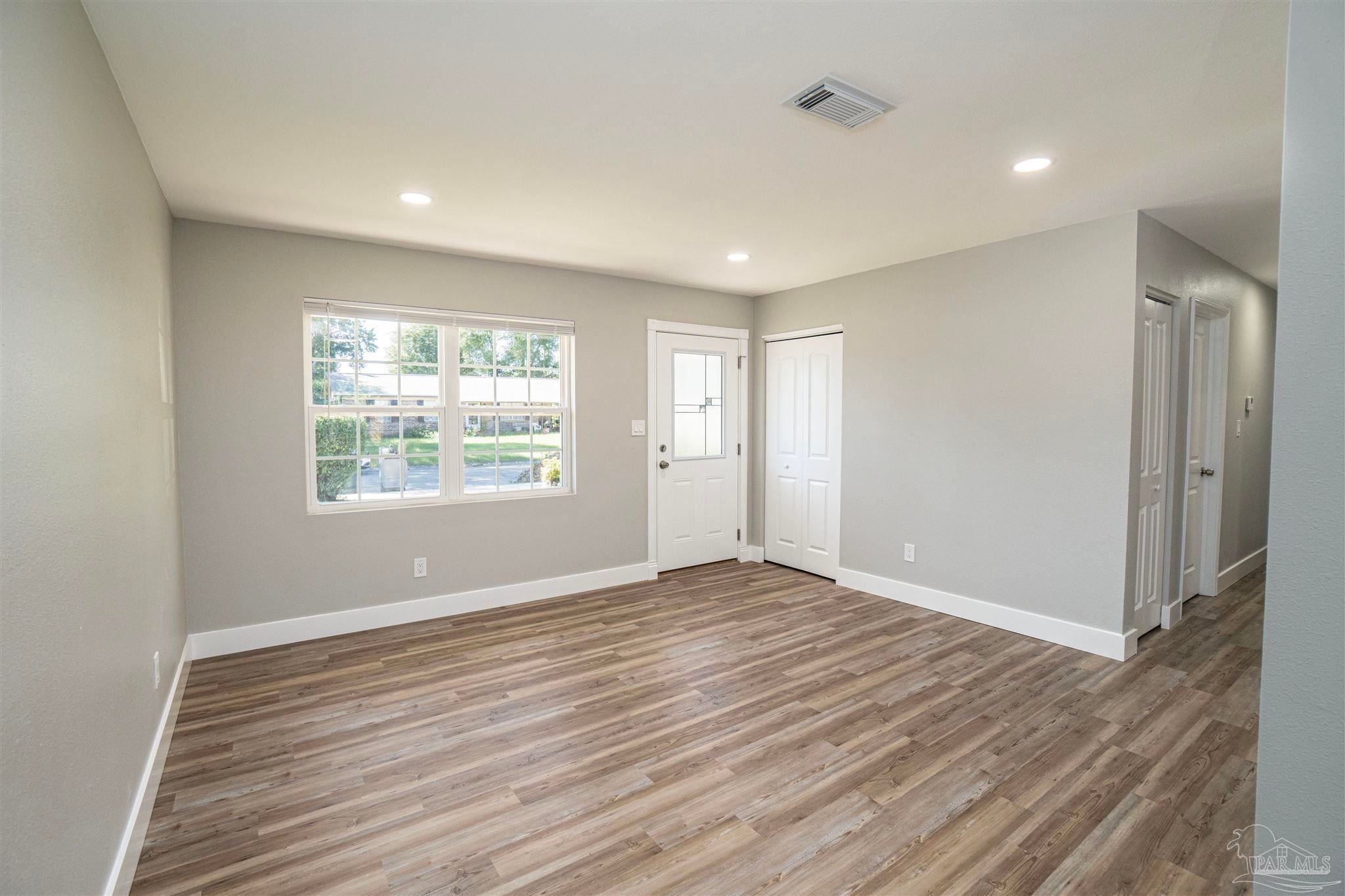 Photo of Listing #672534