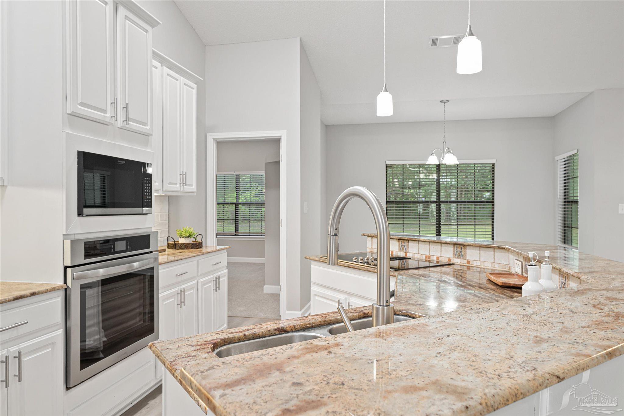 Photo of Listing #672558