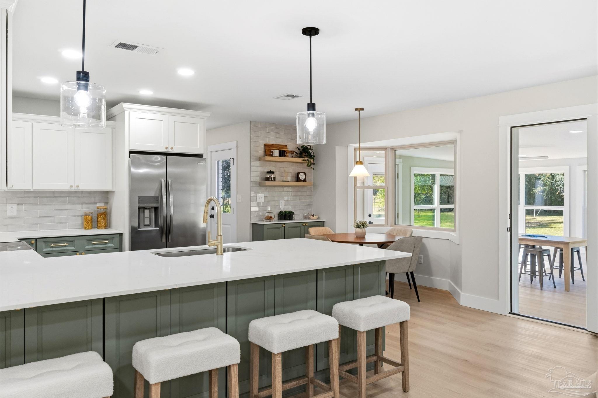 Photo of Listing #673302