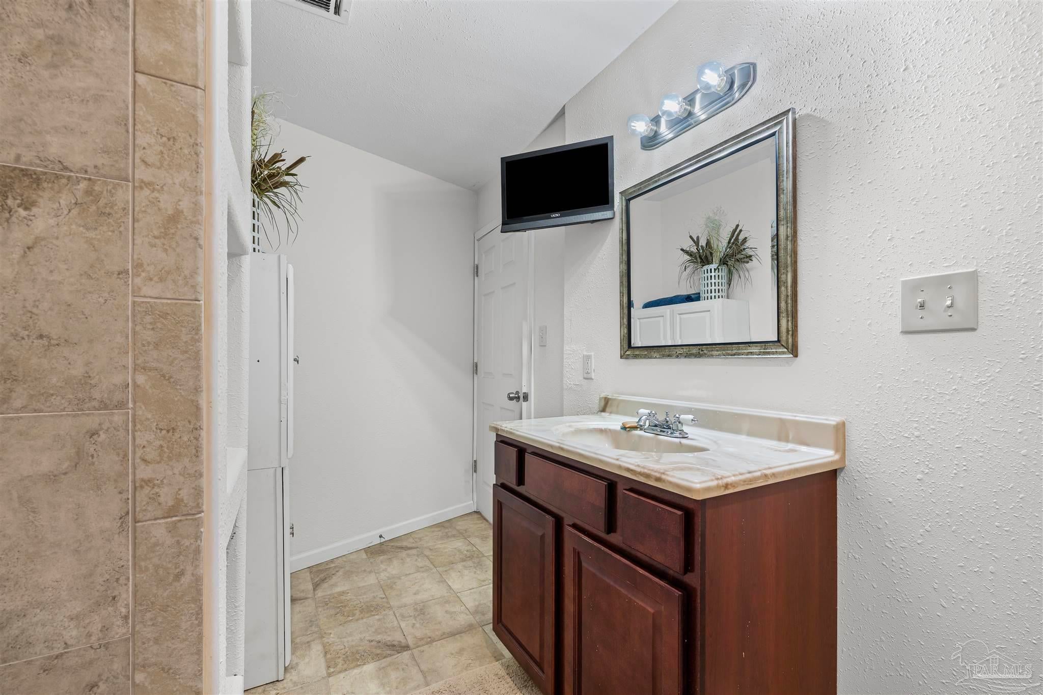 Photo of Listing #673353