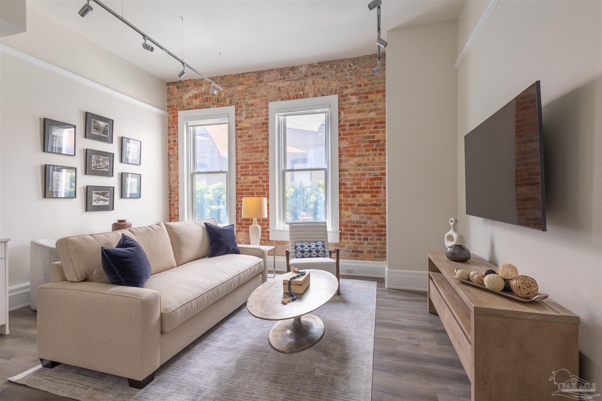 Photo of Listing #673846