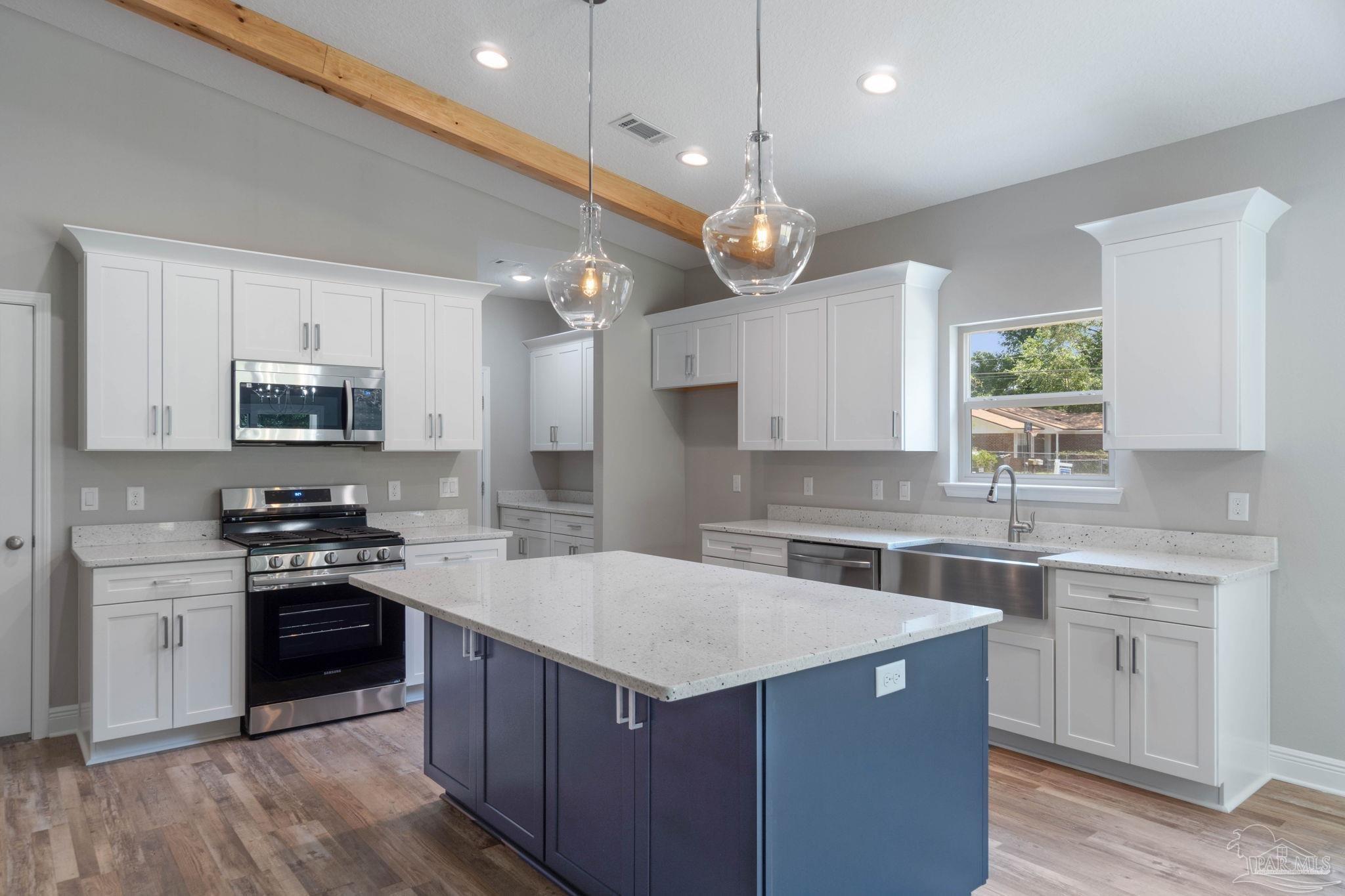 Photo of Listing #674476