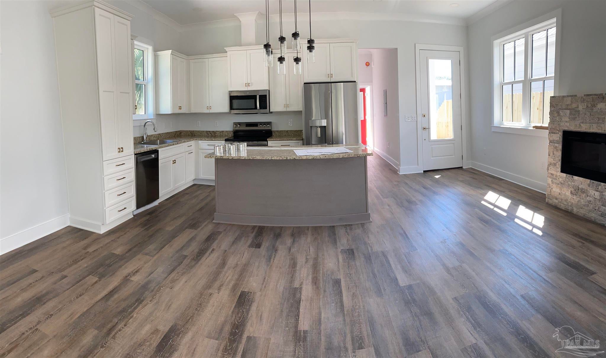 Photo of Listing #653538