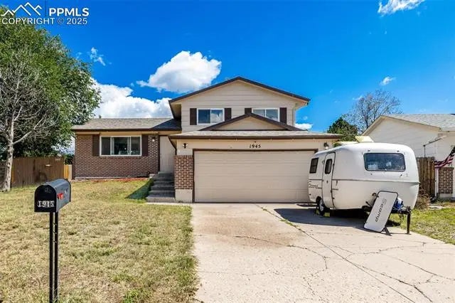 Residential for Sale by 1945 Mineola Street in the Colorado Springs, located in the neighborhood of Cimarron Eastridge