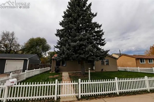 Residential Real Estate for Sale located in the neighborhood of Stratmoor Valley, in the city of Colorado Springs, CO