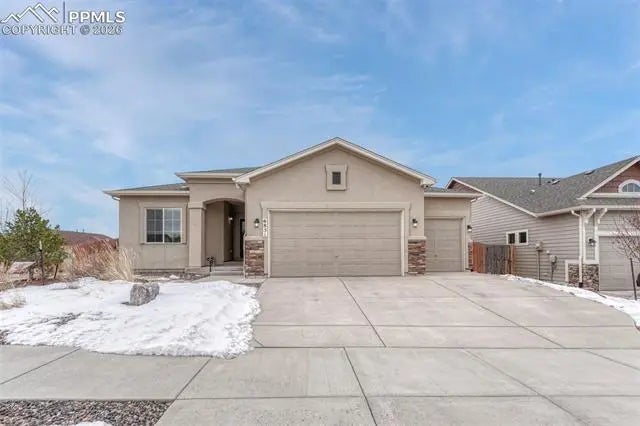 Residential Real Estate for Sale at 6851 Mustang Rim Drive in the city of Colorado Springs by MLS #3823013