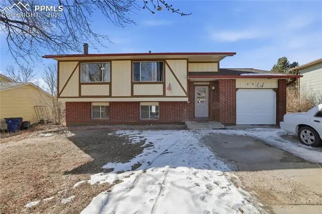 Residential Real Estate for Sale at 2020 Poteae Circle in the city of Colorado Springs by MLS #2348269