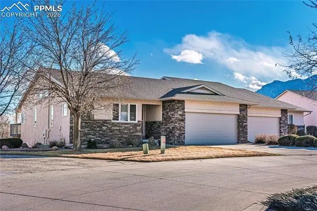 Homes for Sale in Colorado Springs, CO