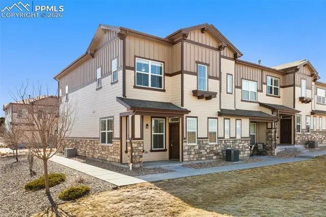 Residential Real Estate for Sale at 5372 Prominence Point in the city of Colorado Springs by MLS #4621916