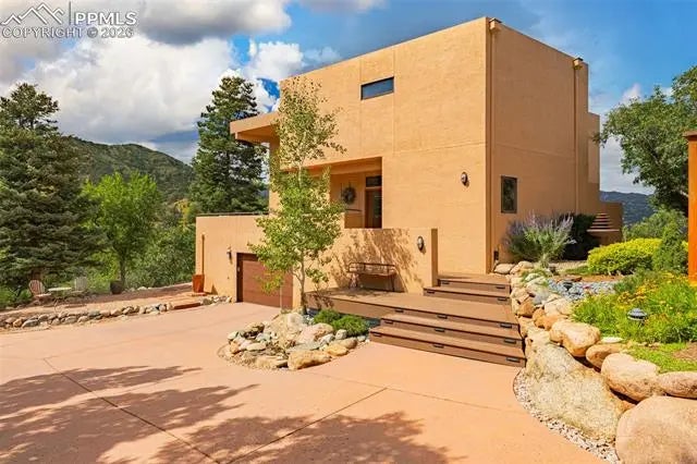 Residential Real Estate for Sale at 531 Crystal Hills Boulevard in the city of Manitou Springs by MLS #9672326