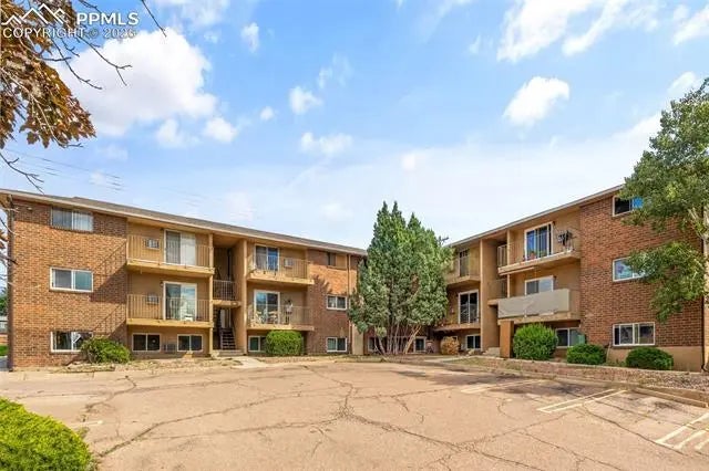 Homes for Sale in Colorado Springs, CO