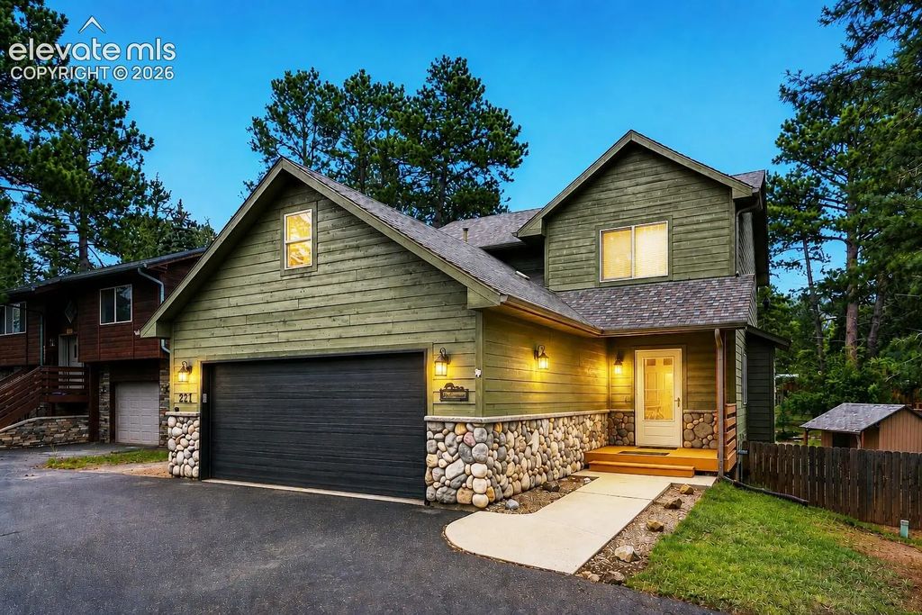 221 S Fairview Street, Woodland Park