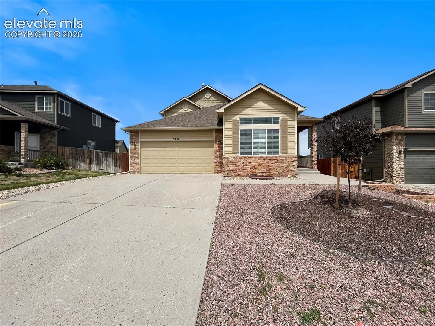 Peyton Real Estate - MLS # 8280821, Residential real estate for Sale in Metropolitan Club, MLS Listings # 8280821