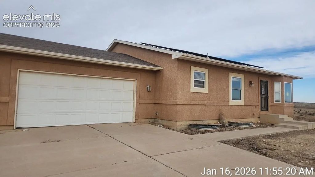 1695 E Buffalo Lane, Pueblo