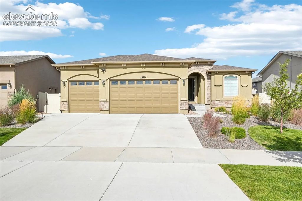 13117 Stone Peaks Way, Peyton