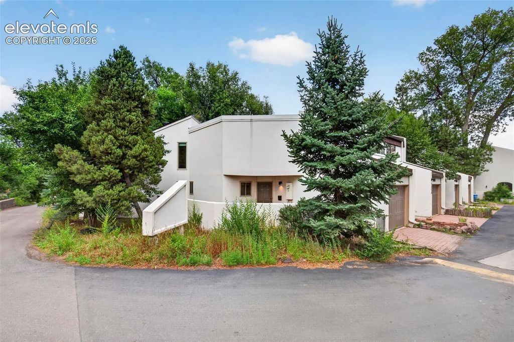 102 Creekside Lane, Colorado Springs