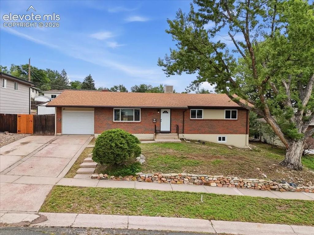 1921 Essex Lane, Colorado Springs