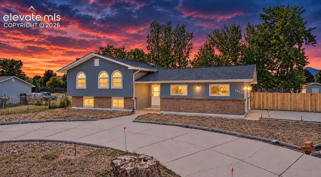 3642 W Cresta Loma Circle, Colorado Springs
