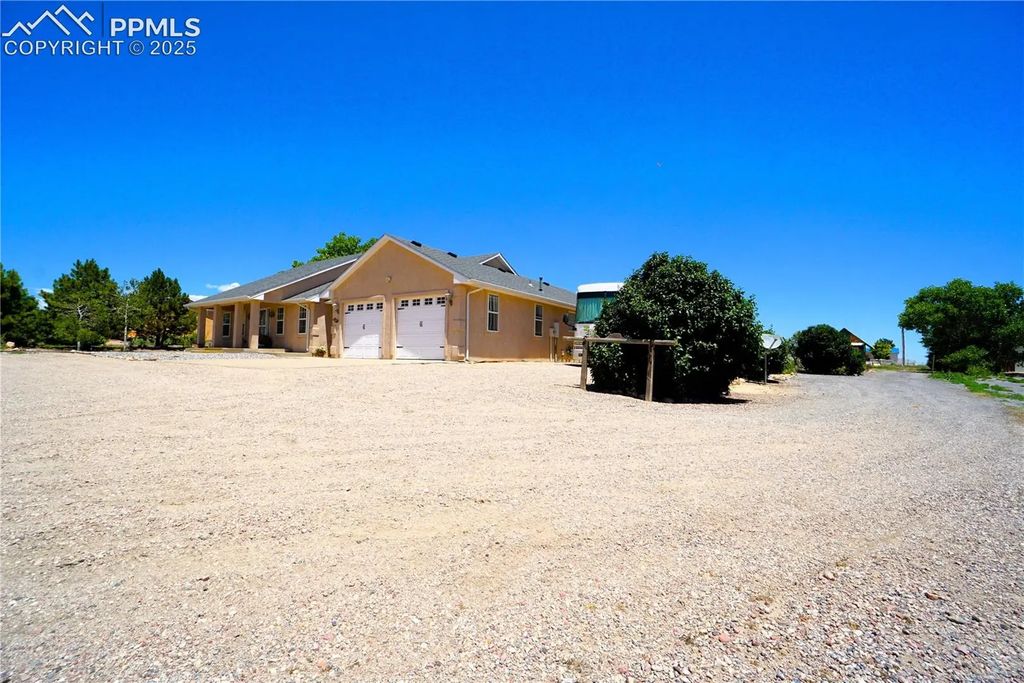 461 E Fredonia Drive, Pueblo