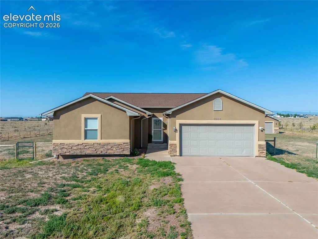 1301 N Challenger Drive, Pueblo West