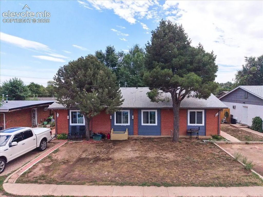 377-379 Fairway Na, Colorado Springs