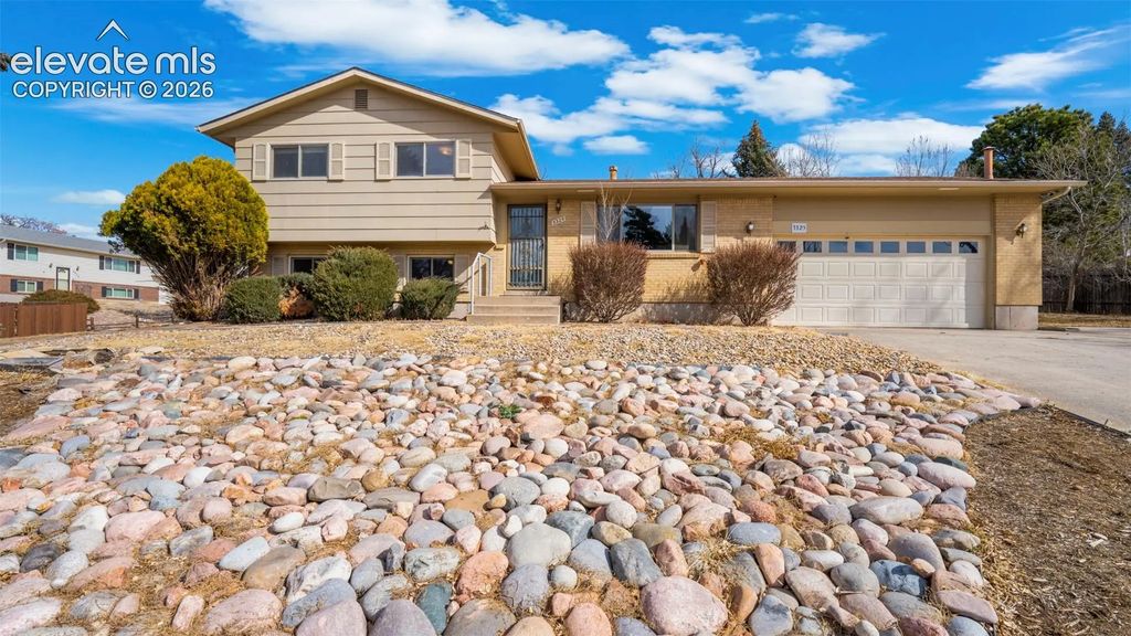 3325 Raindrop Drive, Colorado Springs