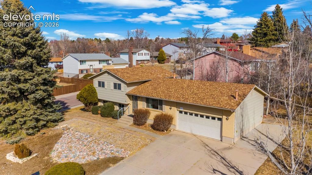 3325 Raindrop Drive, Colorado Springs
