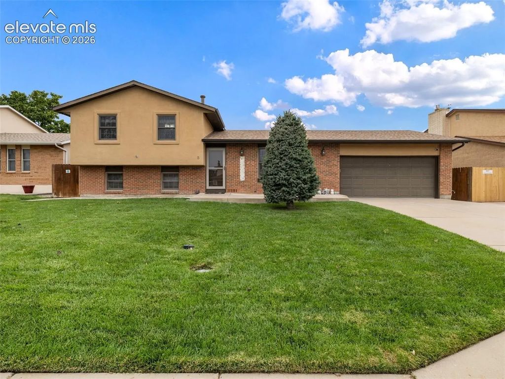 5 Chickadee Way, Pueblo