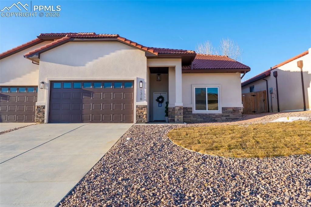 1318 Tierra Berienda Na, Pueblo