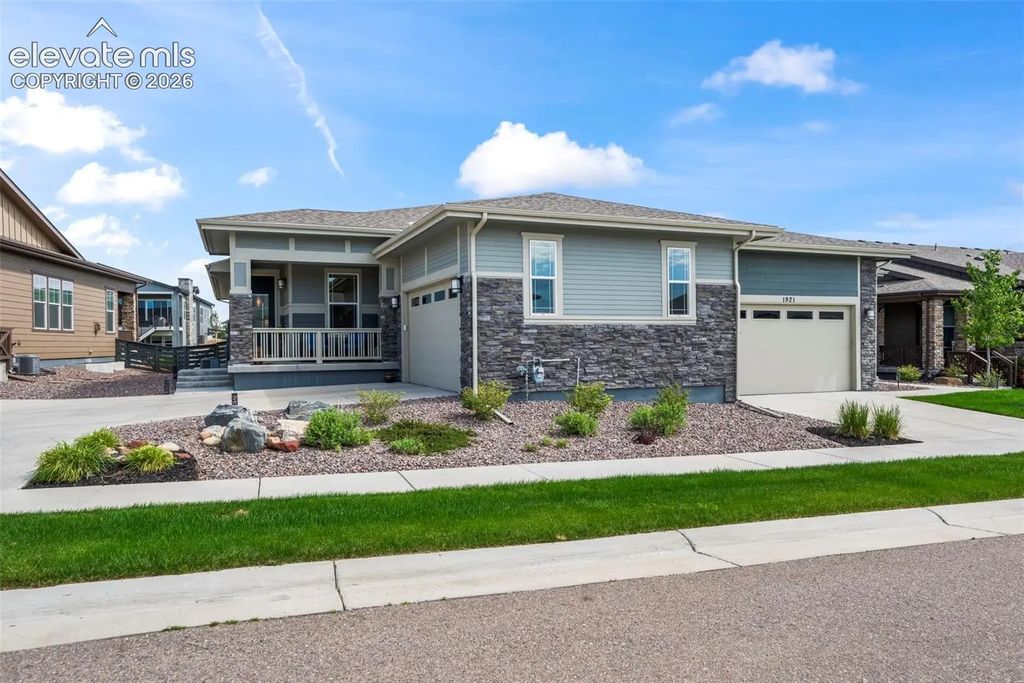 1915 Canyonpoint Lane, Castle Pines