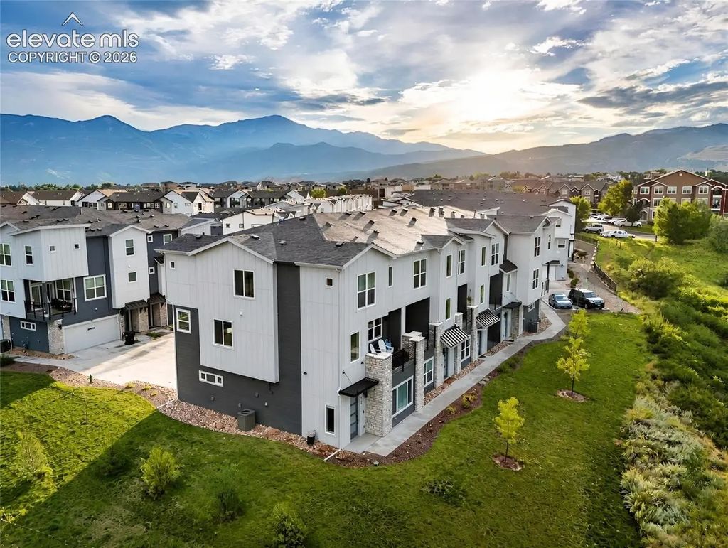 930 Hook Grove, Colorado Springs