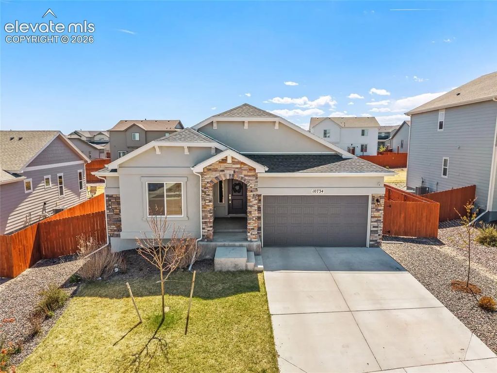 10734 Rolling Peaks Drive, Peyton