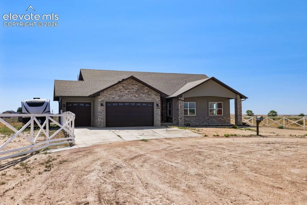 1180 N Saddle Ridge Lane, Pueblo