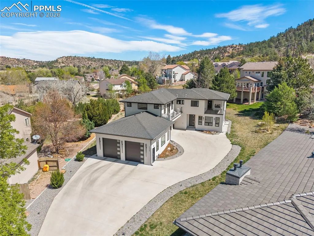 3425 Palmer Hill Court, Colorado Springs