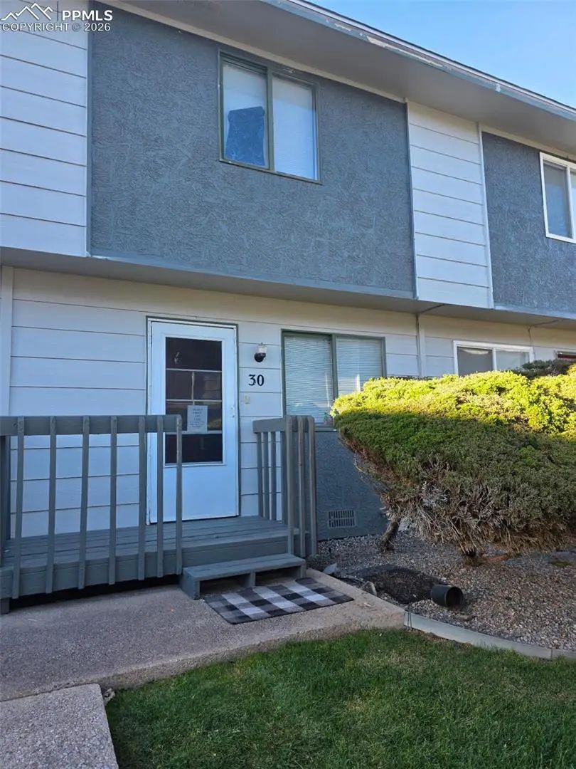 Residential Real Estate for Sale located in the neighborhood of Murray Heights, in the city of Colorado Springs, CO