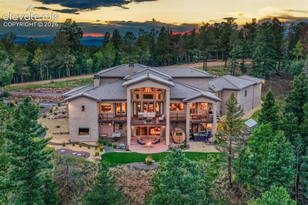 3200 Elk Ridge, Divide