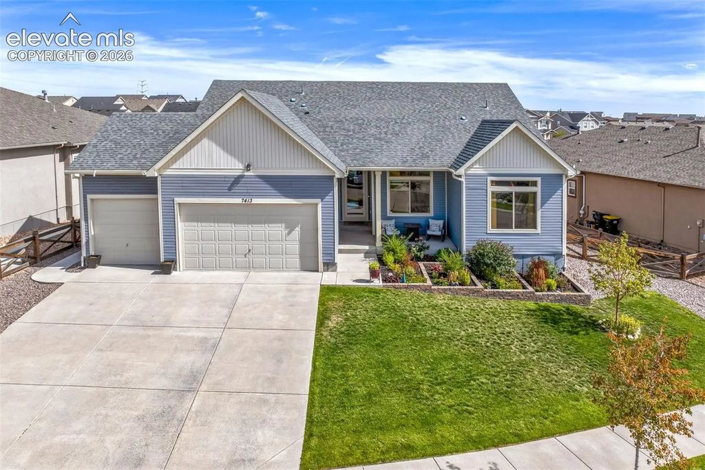 7413 Rim Bluff Lane, Colorado Springs