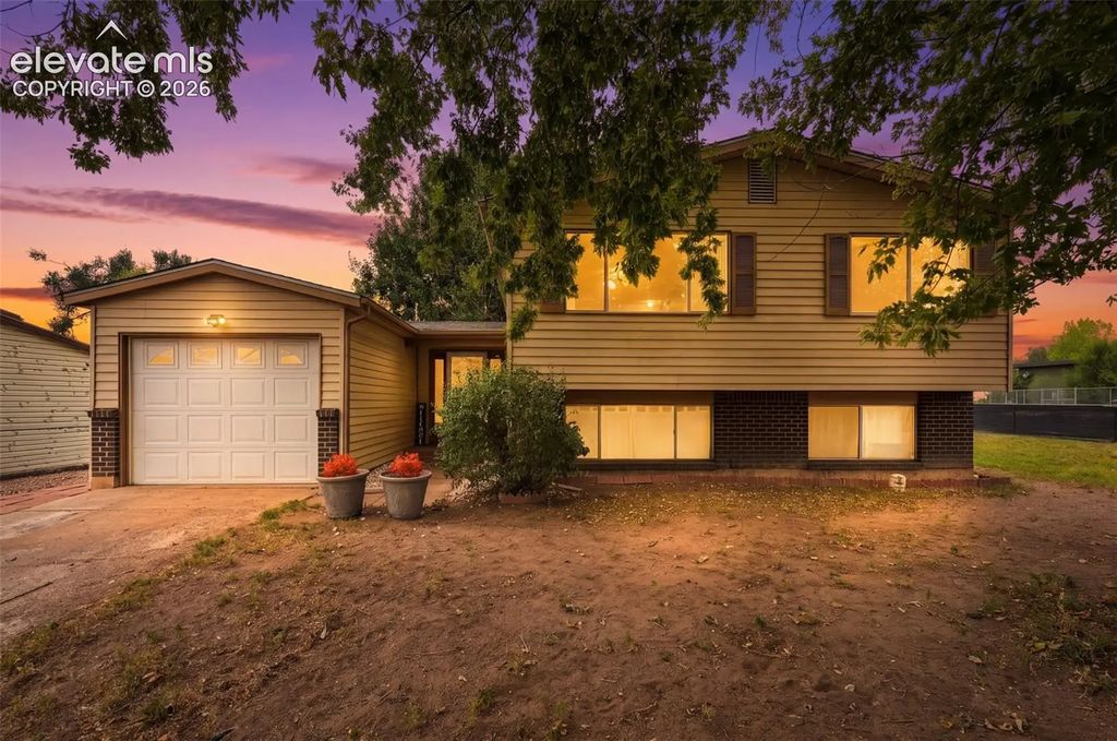 1520 River Drive, Fountain