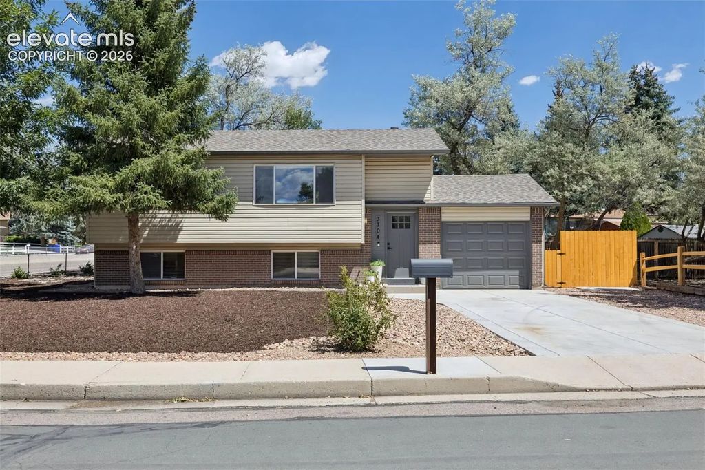 3704 Surrey Lane, Colorado Springs