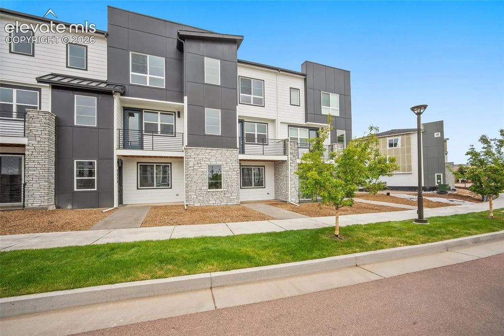2260 Peridot Loop Heights, Colorado Springs