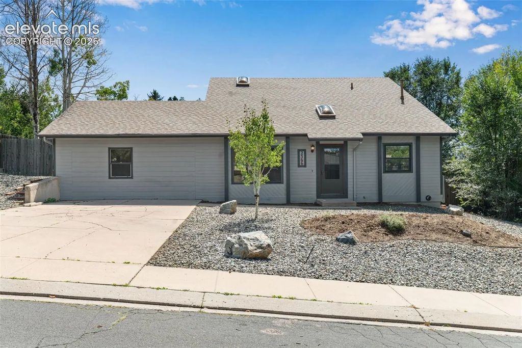 2366 Distinctive Drive, Colorado Springs