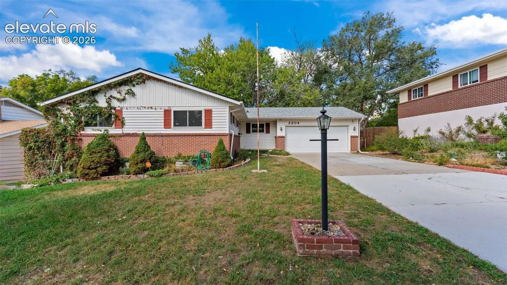 2204 Warwick Lane, Colorado Springs