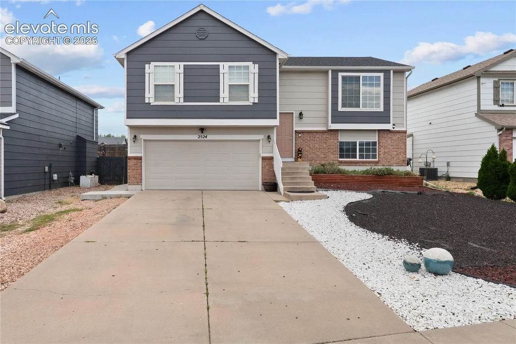 2524 Weyburn Way, Colorado Springs