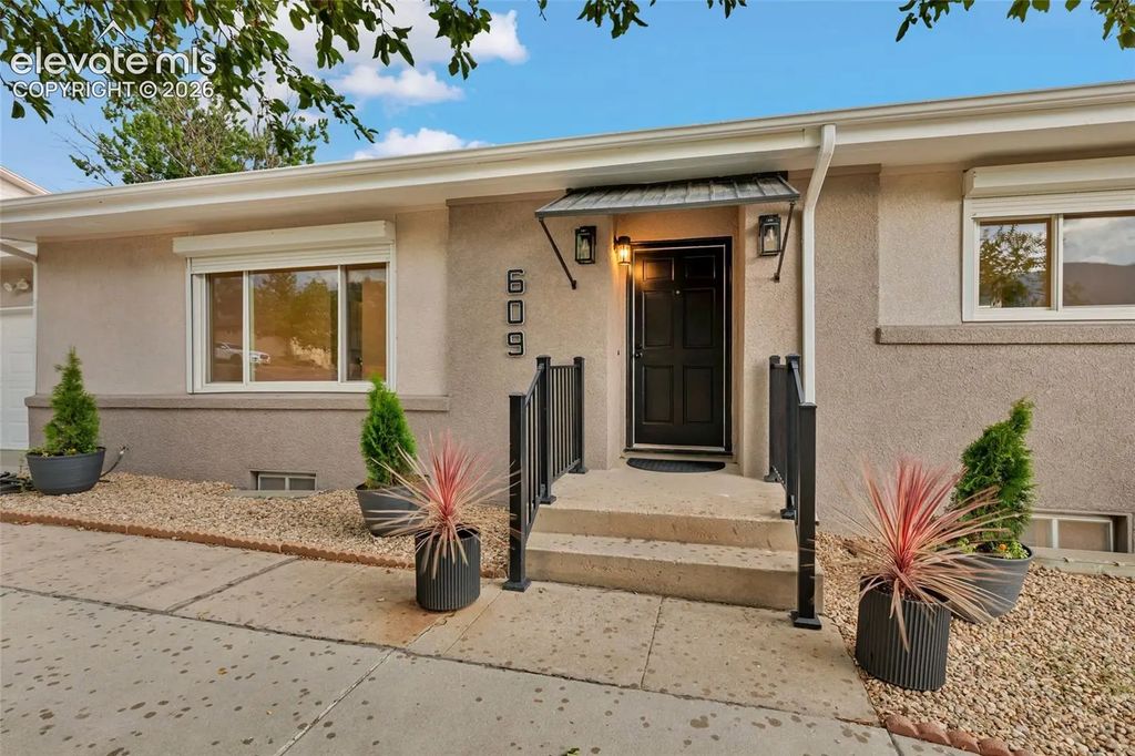 609 Crestridge Avenue, Colorado Springs