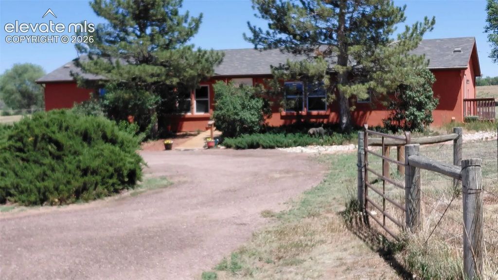 10275 Link Road, Fountain