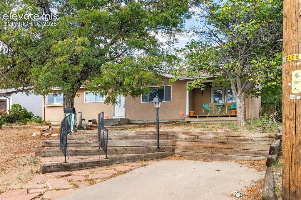 15 Macalester Road, Pueblo