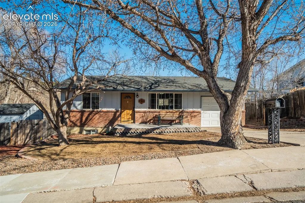 2566 Royalty Court, Colorado Springs