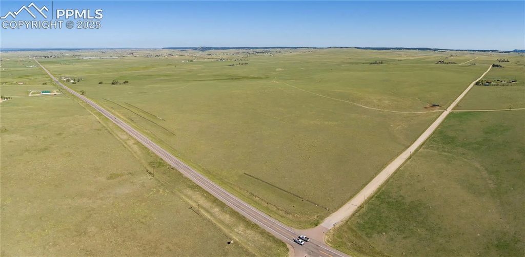 13642 N Log Road, Peyton