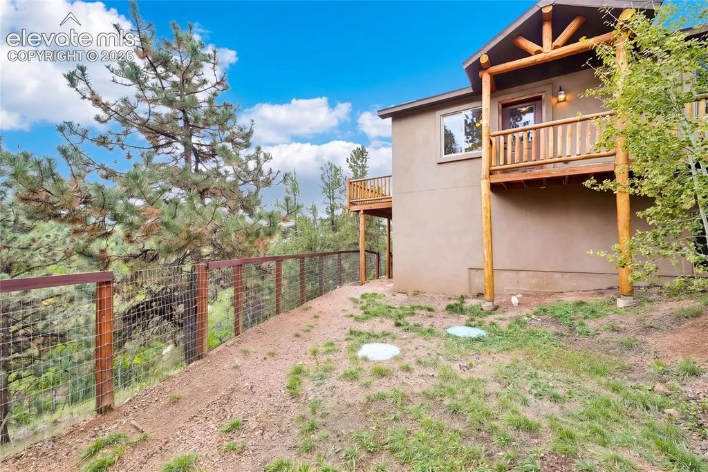 1920 Pikes Peak Drive, Divide