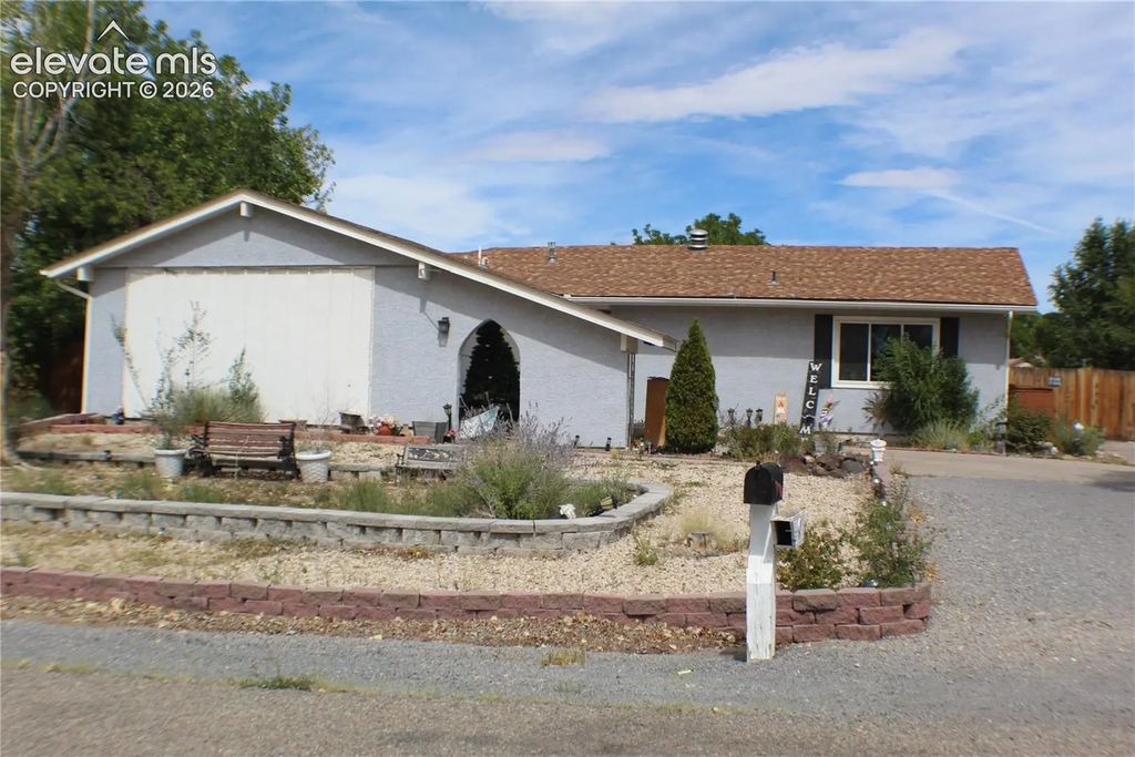 321 W Birdie Drive, Pueblo West